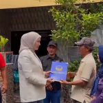 Lita Machfud Arifin Kunjungi Korban Kebakaran di Simomulyo Baru, Salurkan Bantuan dan Dukungan Moril